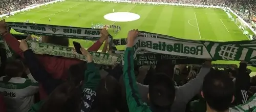 Фанаты Реал Бетис на трибунах стадиона