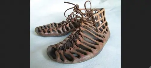 Древние сандалии