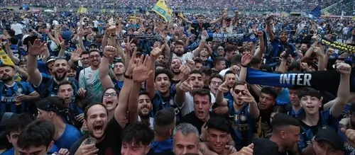 Болельщики Интера на Сан-Сиро: атмосфера, флаги и поддержка команды