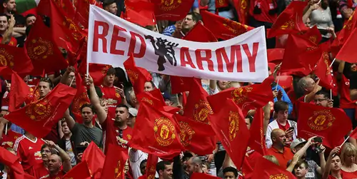 Болельщики Манчестер Юнайтед — фанаты на Олд Траффорд