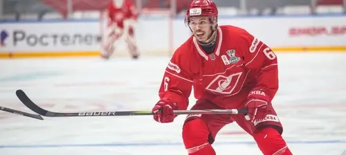 Хоккеист Иван Рябов