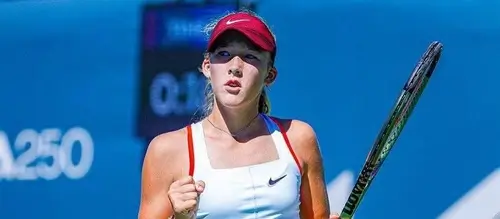 Мирра Андреева на корте в Австралии