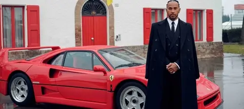 Льюис Хэмилтон перешел в Ferrari