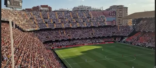 Стадион Месталья и атмосфера домашних матчей Валенсии