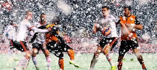 Отмена футбольного матча из-за снегопада